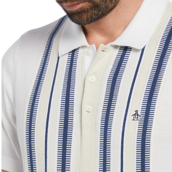 Polo cash blanco con rayas verticales azules